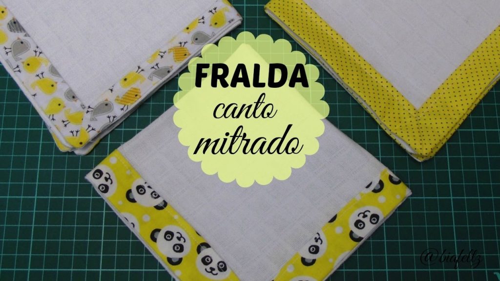 Fralda com canto mitrado de pandas e passarinhos no tecido amarelo.