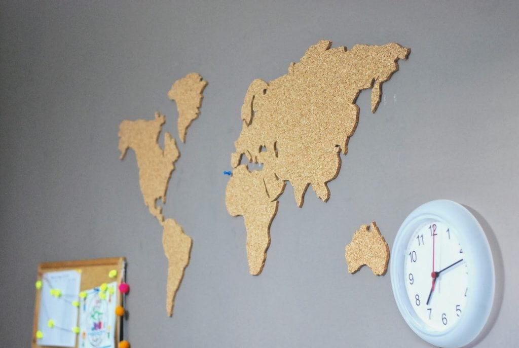 Decoração com Rolha de cortiça em forma de mapa mundial