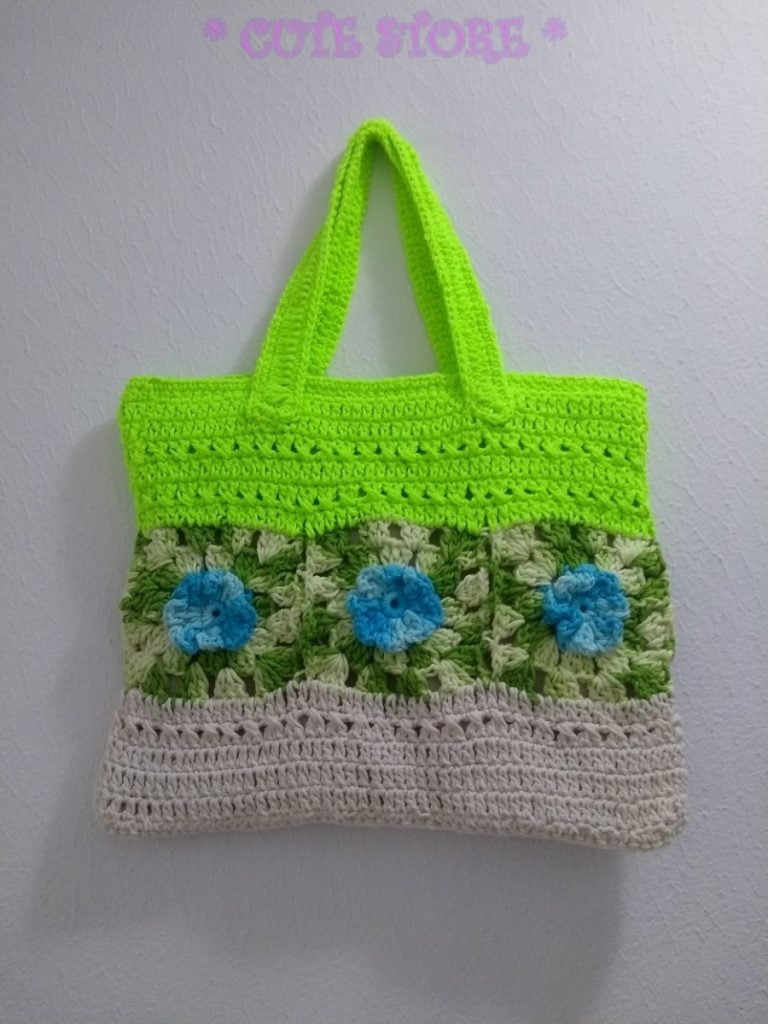 Bolsa de Crochê com flores em tons azul para a praia.