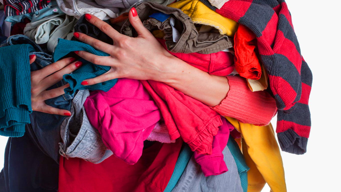 Reutilizando roupas velhas e retalhos de forma inusitada e que você irá gostar de aprender – reciclagem e crochê