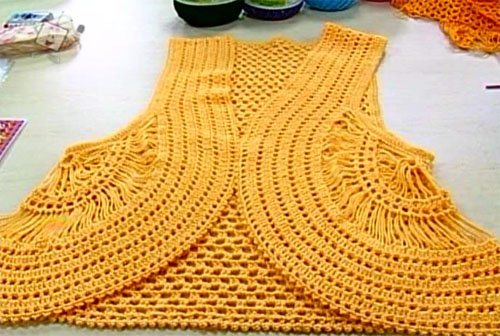 colete amarelo de croche 2