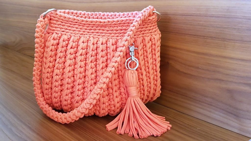 Bolsa-de-croche-classica-com-fio-de-malha