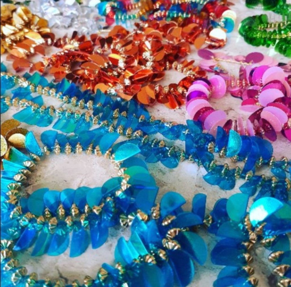 colares e pulseiras de carnaval adereços